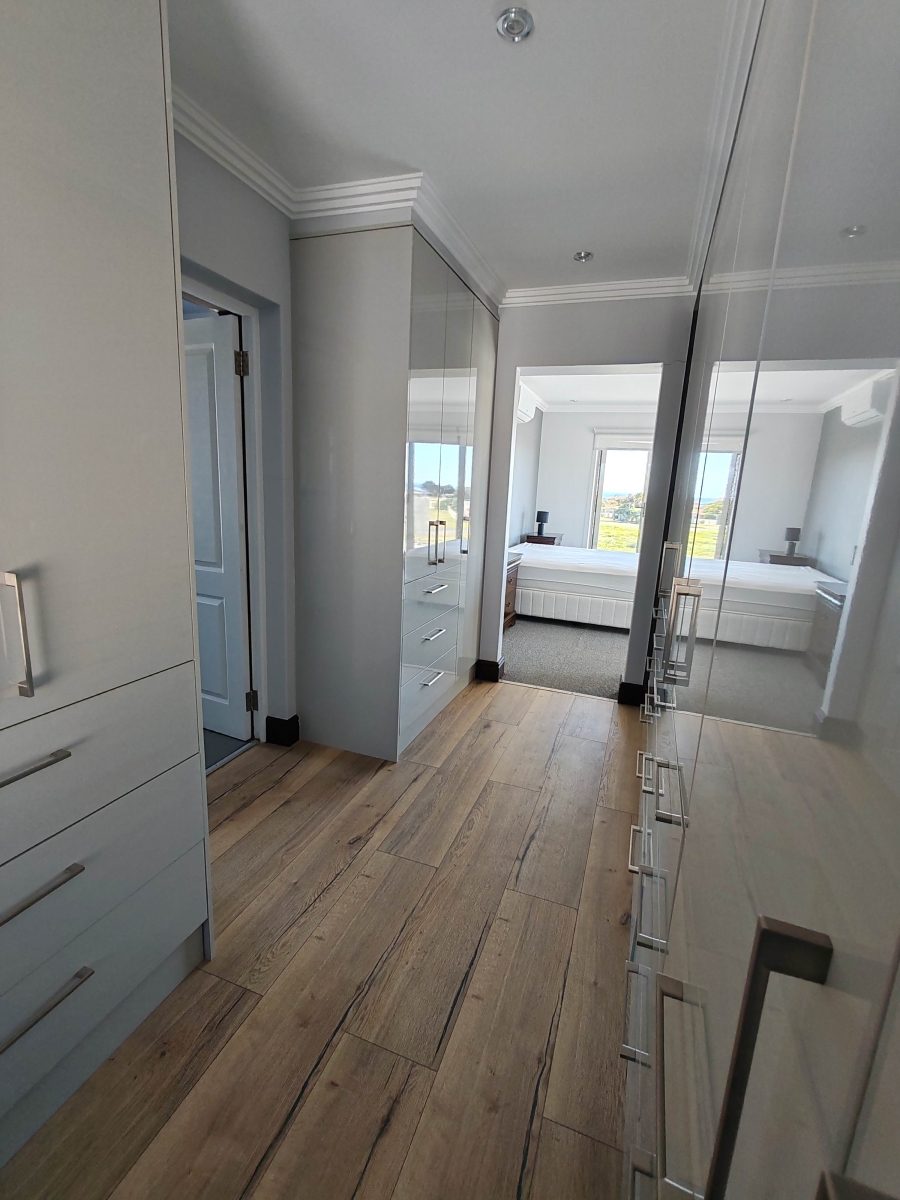 7 Bedroom Property for Sale in Perlemoenbaai Western Cape
